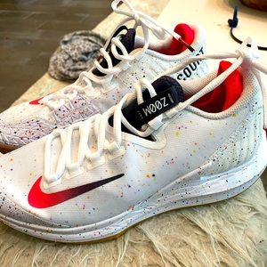 NEW Nike tennis shoes.